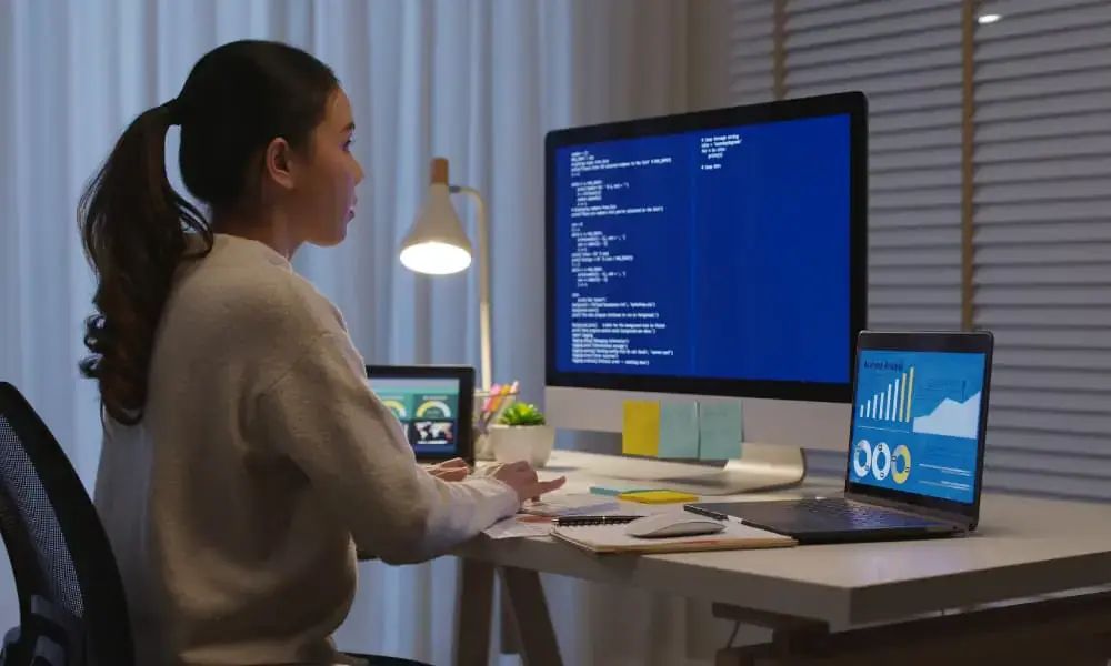 A computer user encounters an issue on her Windows 10 computer since Microsoft support for Windows 10 ended.